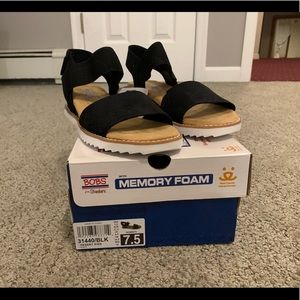 NWT Bobs Memory Foam Wedge Sandal